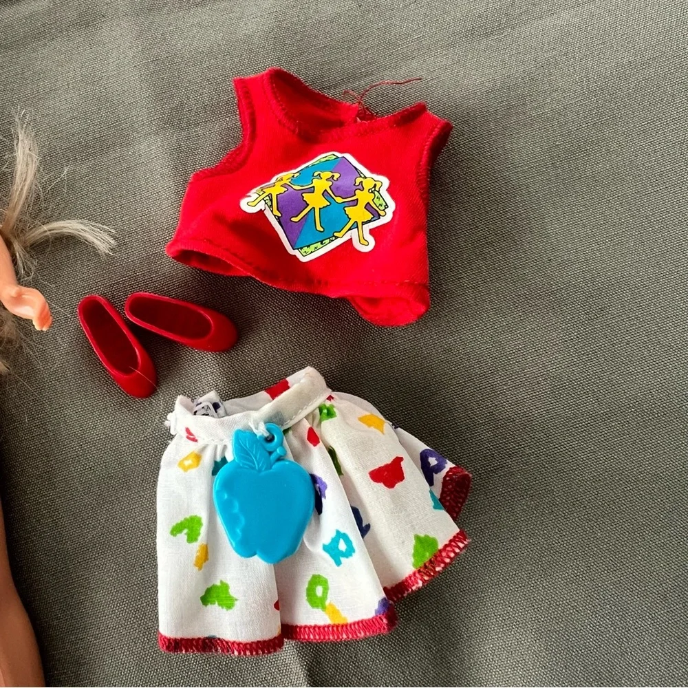 Mattel Barbie Skipper 1987 Doll with Cheerleading Outfit - Picture 9 of 9